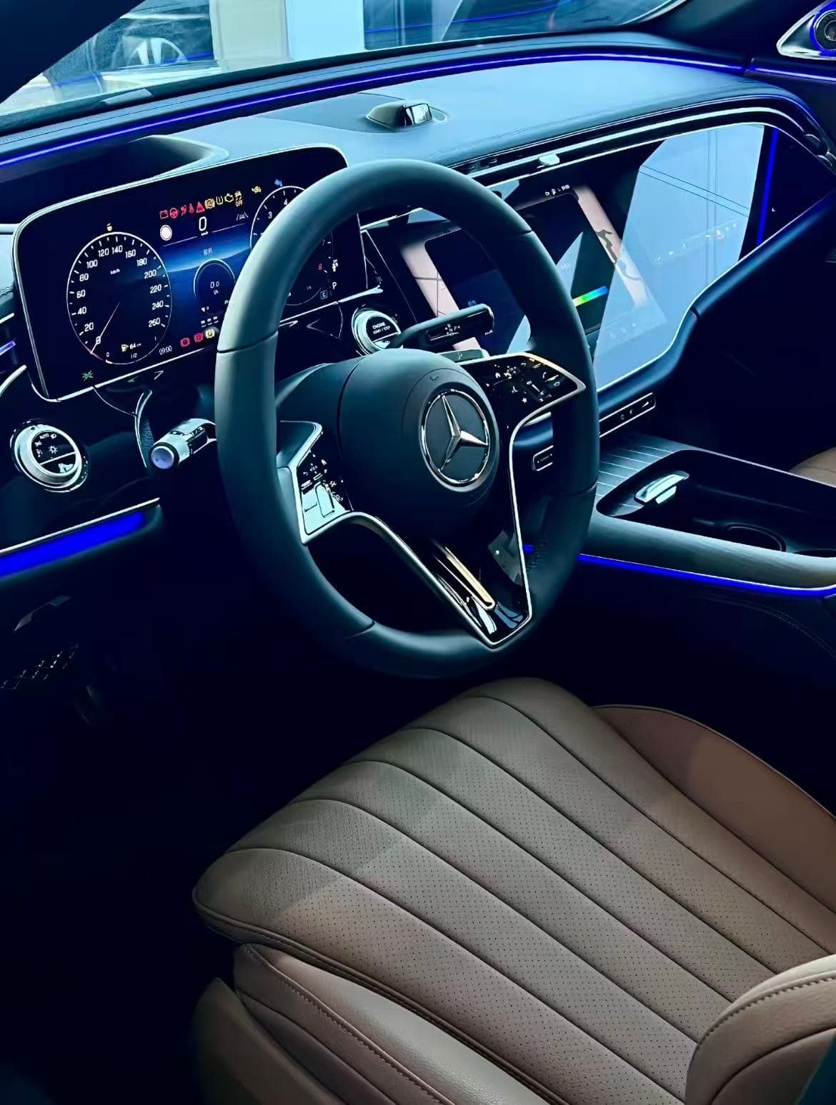 Mercedes-Benz E300 gallery 2