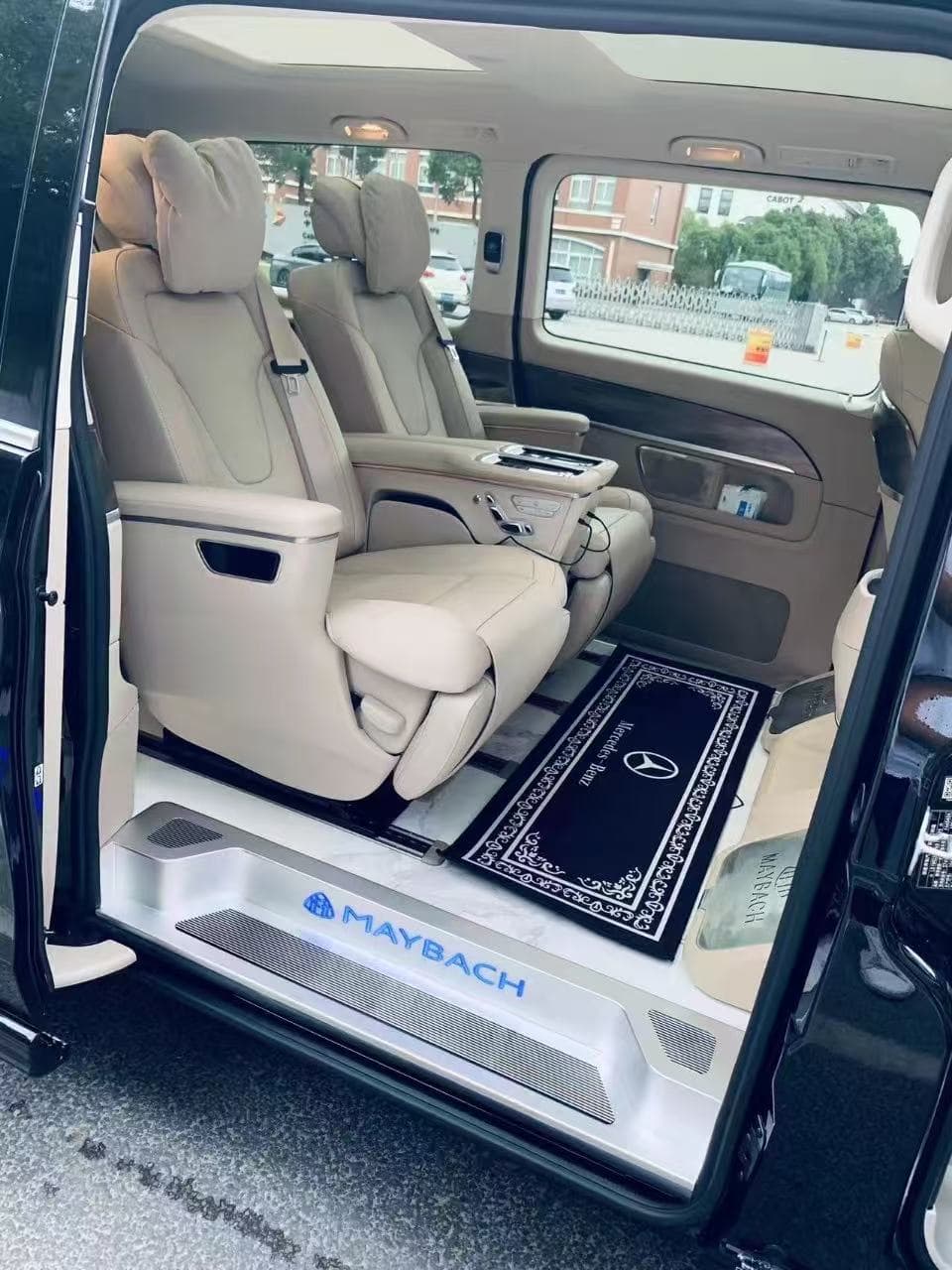Mercedes-Benz V260 gallery 2