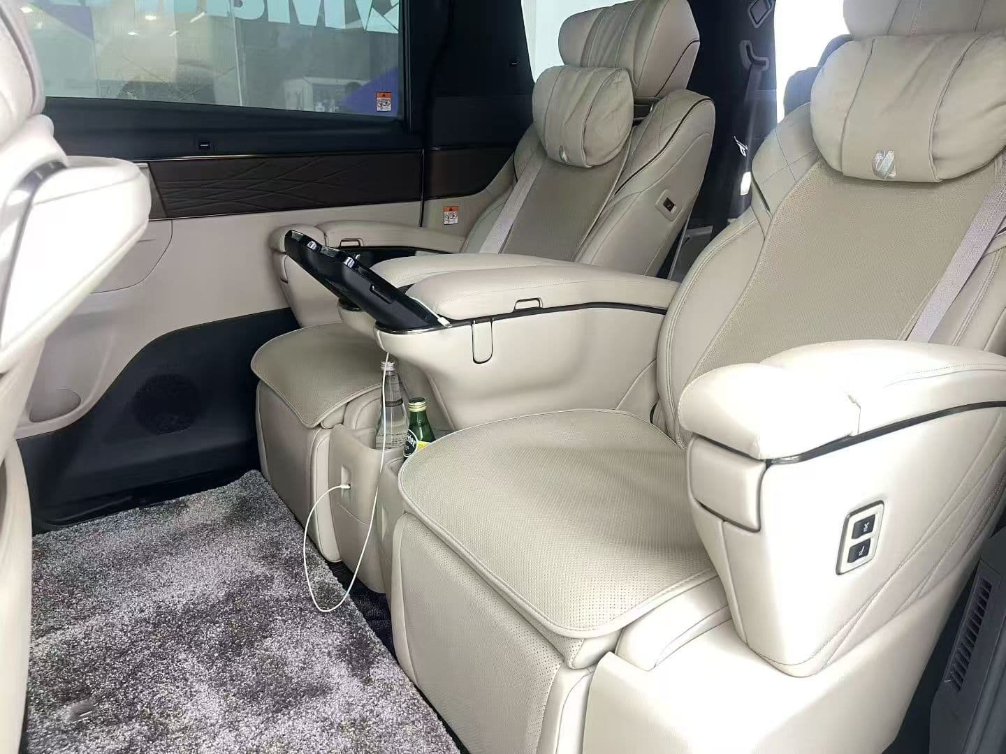 Toyota Alphard gallery 3